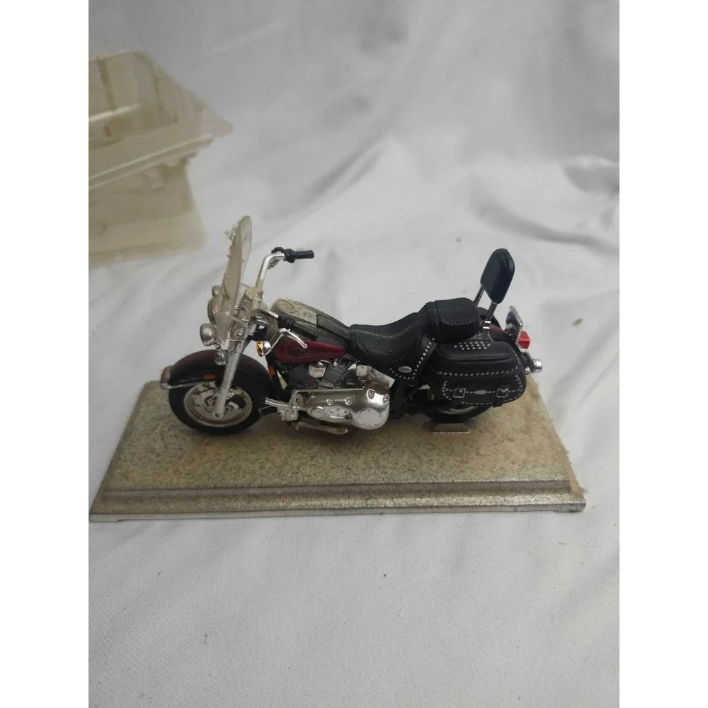 Vintage Maisto 2000 FLSTC Heritage Softail Classic Harley-Davidson Motorcycle